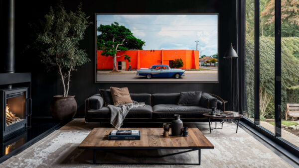 Blue 1958 Ford Fairlane 500 and orange building Varadero Cuba Sebastien Desnoulez tirage Fine Art Une image pour rever