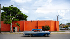 Blue 1958 Ford Fairlane 500 and orange building Varadero Cuba Sebastien Desnoulez Fine Art print Une image pour rever