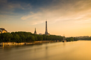 Tour Eiffel et la Seine en crue Sebastien Desnoulez tirage Fine Art Une image pour rever